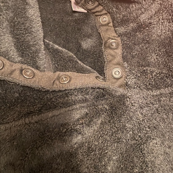 Eddie Bauer pullover - Picture 2 of 3